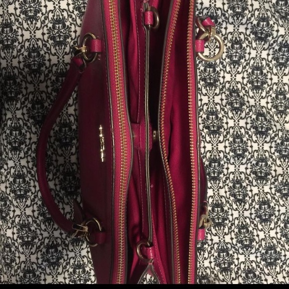 MAKE AN OFFER♥️XL Coach Tote - Picture 6 of 9